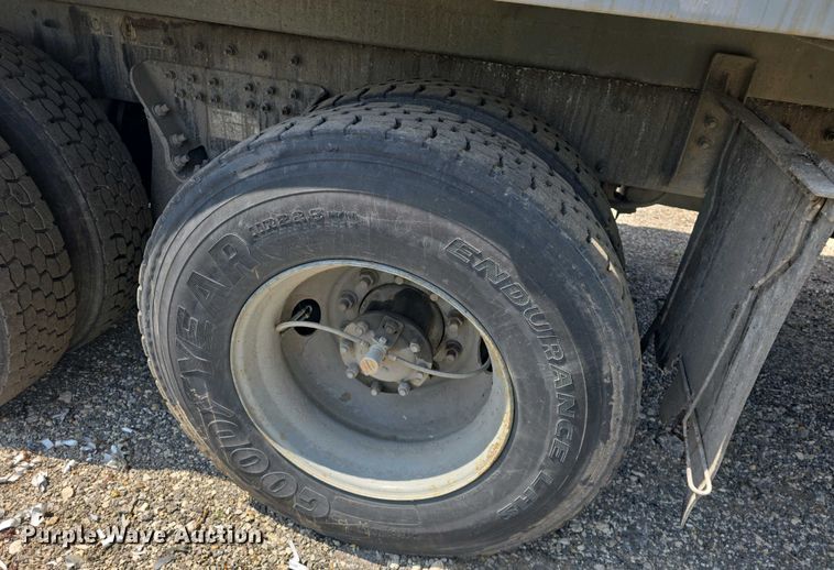 image for item DO7901 2017 Peterbilt 320 refuse truck