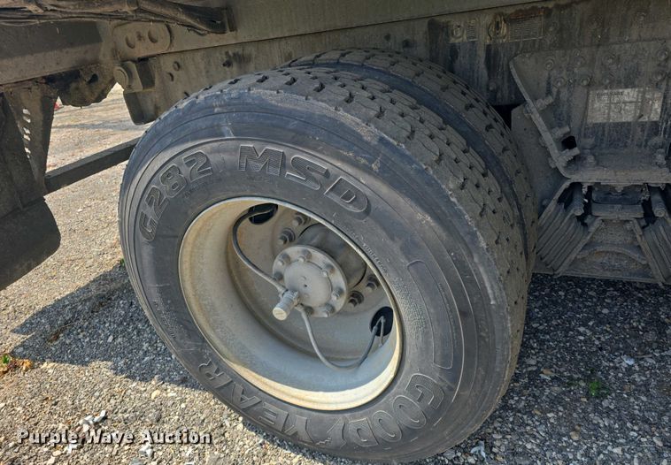 image for item DO7901 2017 Peterbilt 320 refuse truck