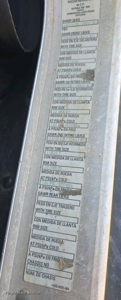 image for item DO7901 2017 Peterbilt 320 refuse truck