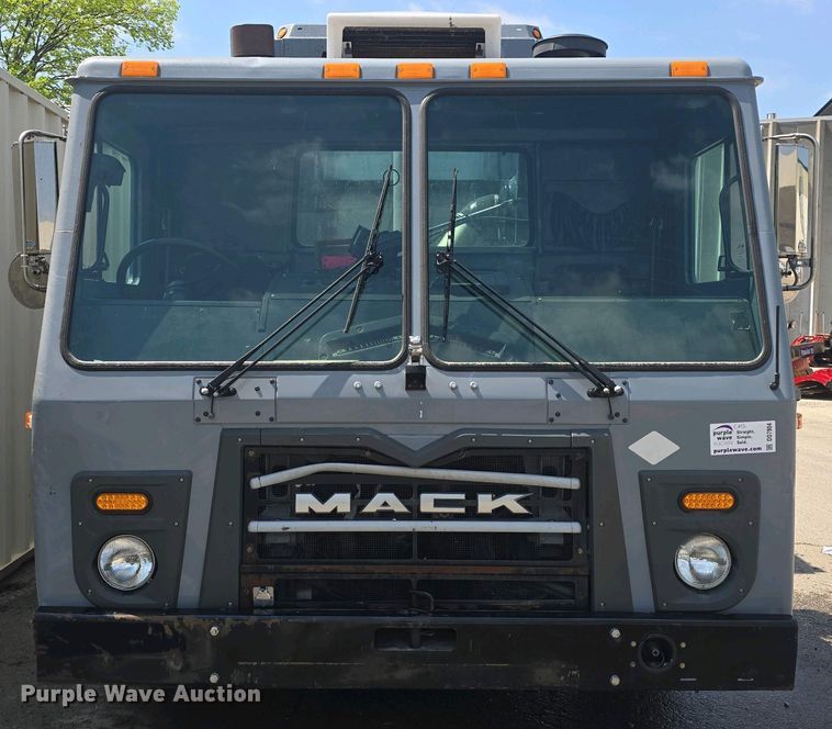 image for item DO7904 2016 Mack LEU633 refuse truck