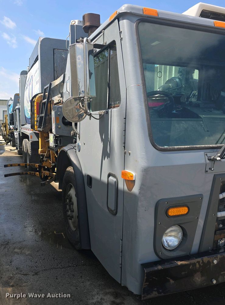 image for item DO7904 2016 Mack LEU633 refuse truck