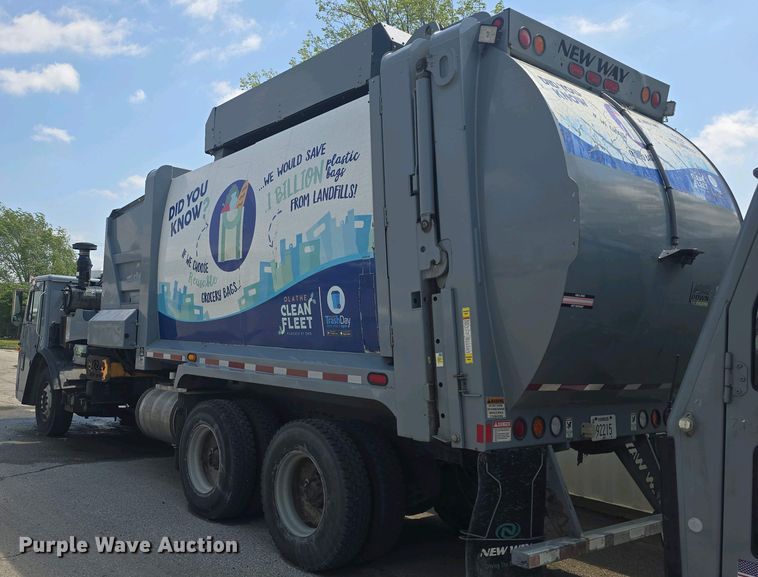 image for item DO7904 2016 Mack LEU633 refuse truck