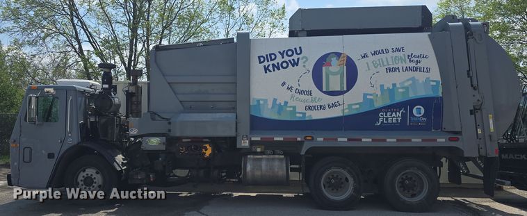 image for item DO7904 2016 Mack LEU633 refuse truck