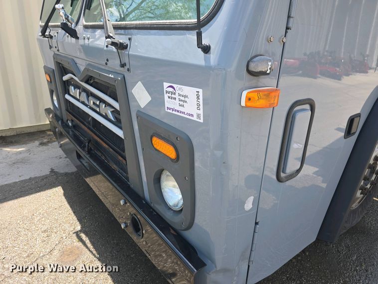 image for item DO7904 2016 Mack LEU633 refuse truck