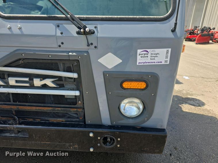 image for item DO7904 2016 Mack LEU633 refuse truck