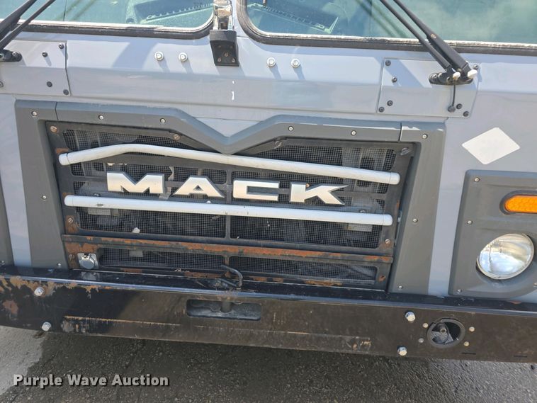 image for item DO7904 2016 Mack LEU633 refuse truck