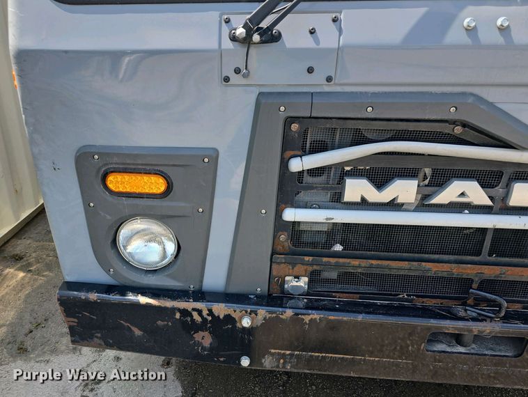 image for item DO7904 2016 Mack LEU633 refuse truck