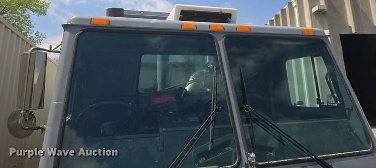 image for item DO7904 2016 Mack LEU633 refuse truck