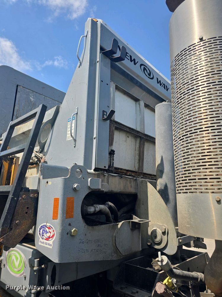 image for item DO7904 2016 Mack LEU633 refuse truck