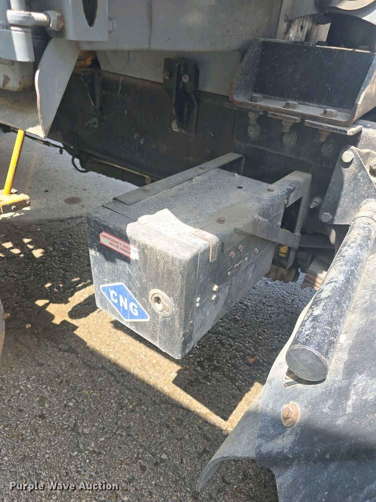 image for item DO7904 2016 Mack LEU633 refuse truck