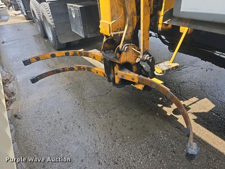 image for item DO7904 2016 Mack LEU633 refuse truck