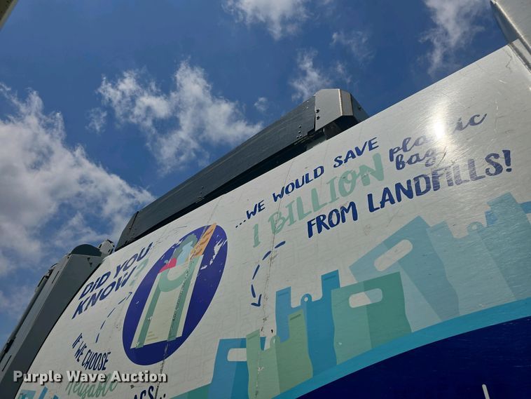 image for item DO7904 2016 Mack LEU633 refuse truck