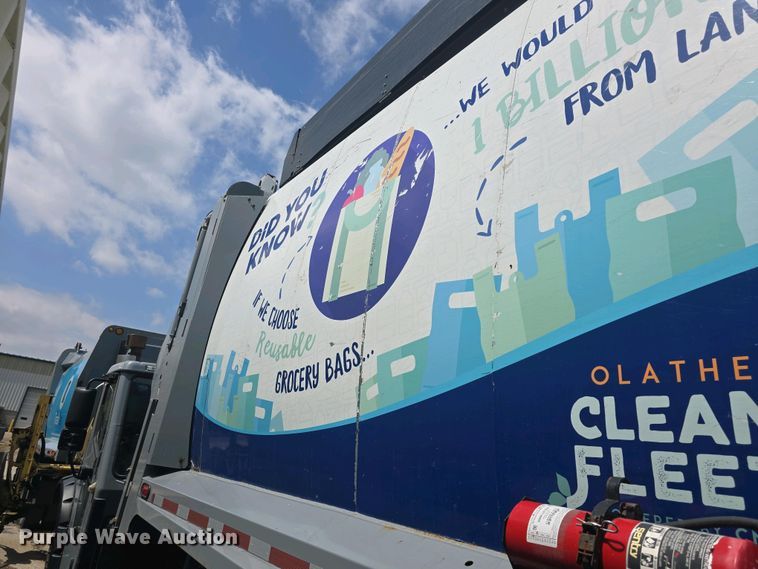 image for item DO7904 2016 Mack LEU633 refuse truck