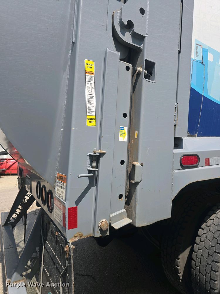 image for item DO7904 2016 Mack LEU633 refuse truck