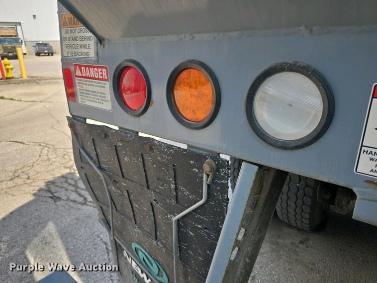 image for item DO7904 2016 Mack LEU633 refuse truck