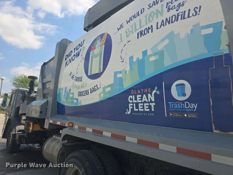 image for item DO7904 2016 Mack LEU633 refuse truck