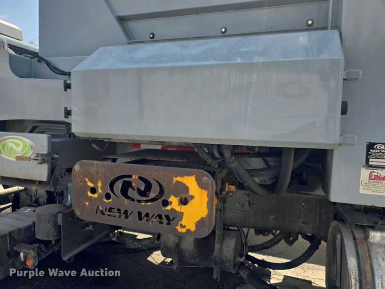 image for item DO7904 2016 Mack LEU633 refuse truck