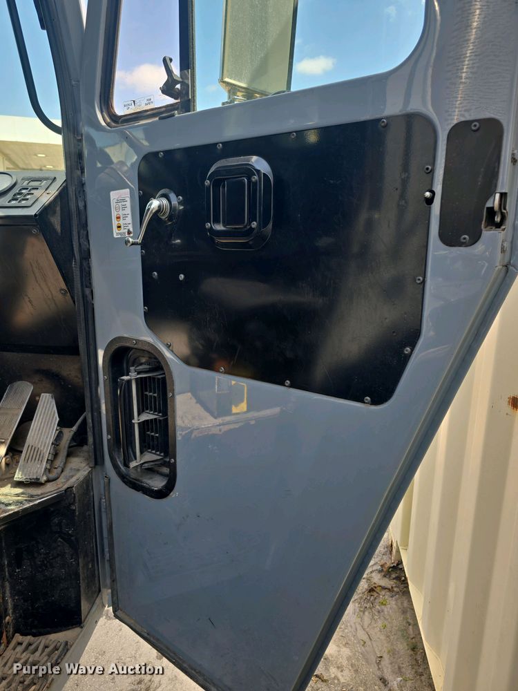 image for item DO7904 2016 Mack LEU633 refuse truck