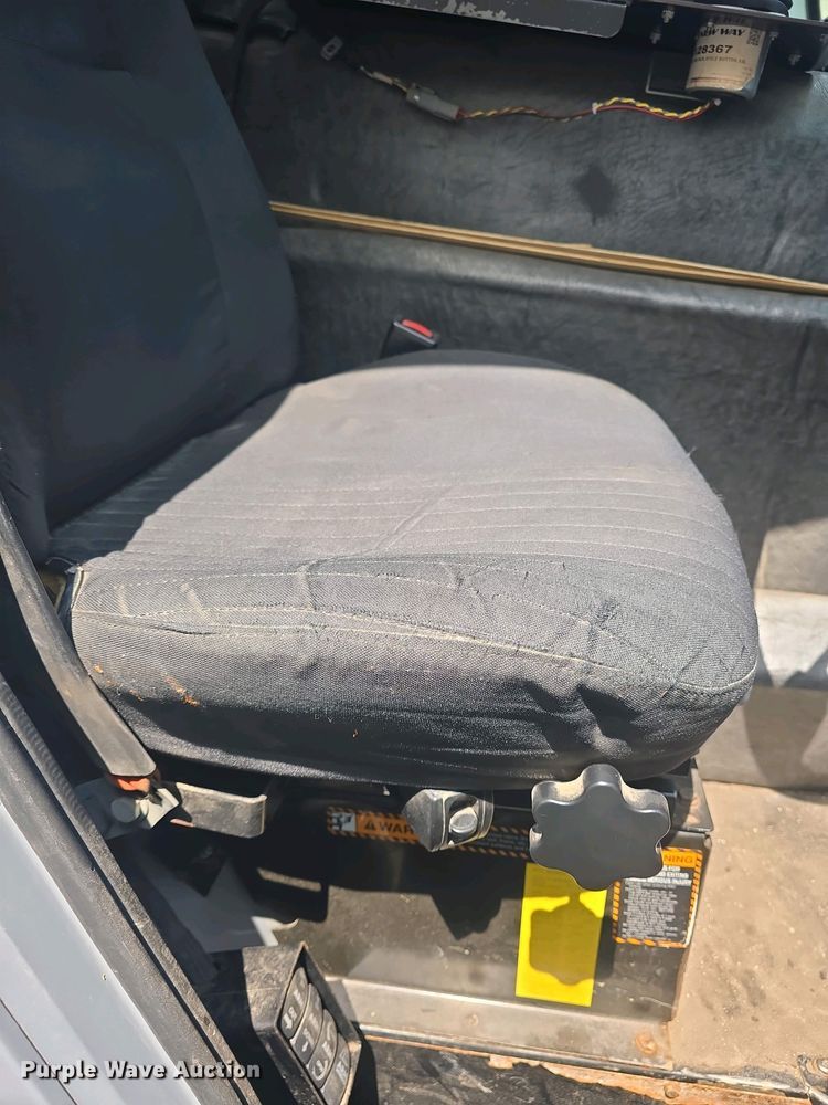 image for item DO7904 2016 Mack LEU633 refuse truck