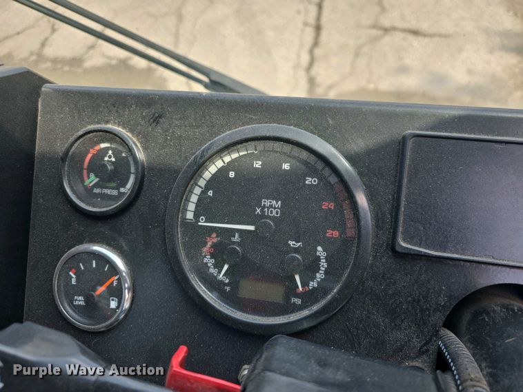 image for item DO7904 2016 Mack LEU633 refuse truck