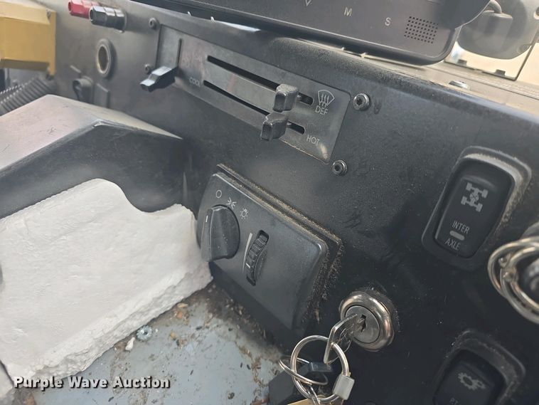 image for item DO7904 2016 Mack LEU633 refuse truck