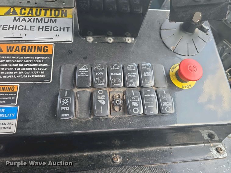 image for item DO7904 2016 Mack LEU633 refuse truck