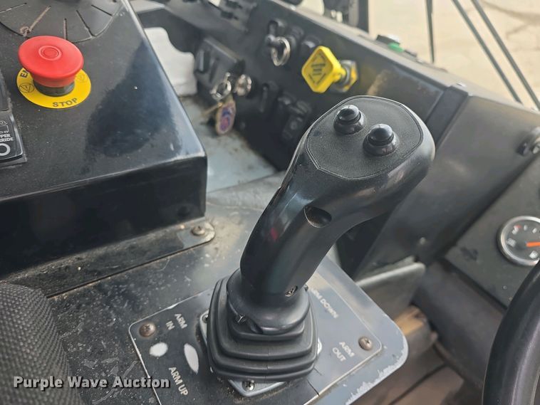 image for item DO7904 2016 Mack LEU633 refuse truck