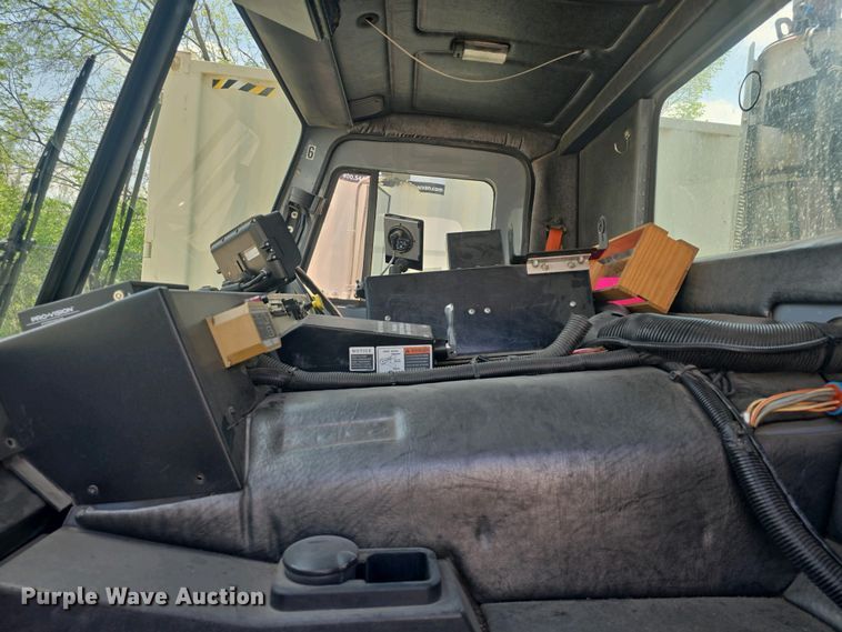 image for item DO7904 2016 Mack LEU633 refuse truck