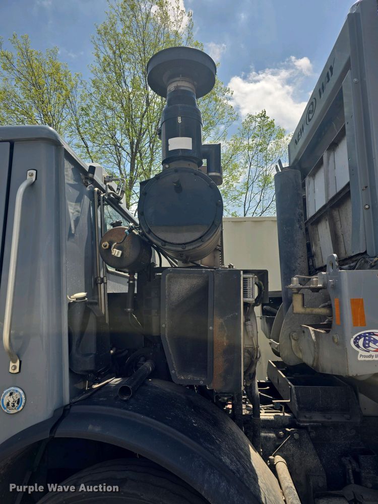 image for item DO7904 2016 Mack LEU633 refuse truck