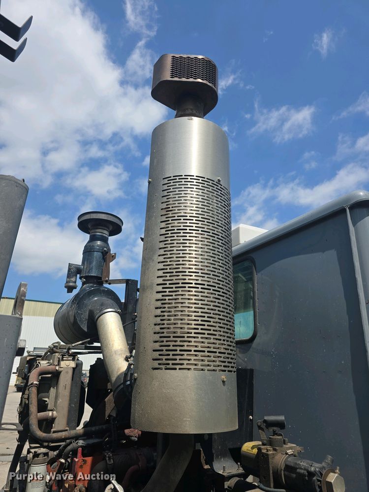 image for item DO7904 2016 Mack LEU633 refuse truck