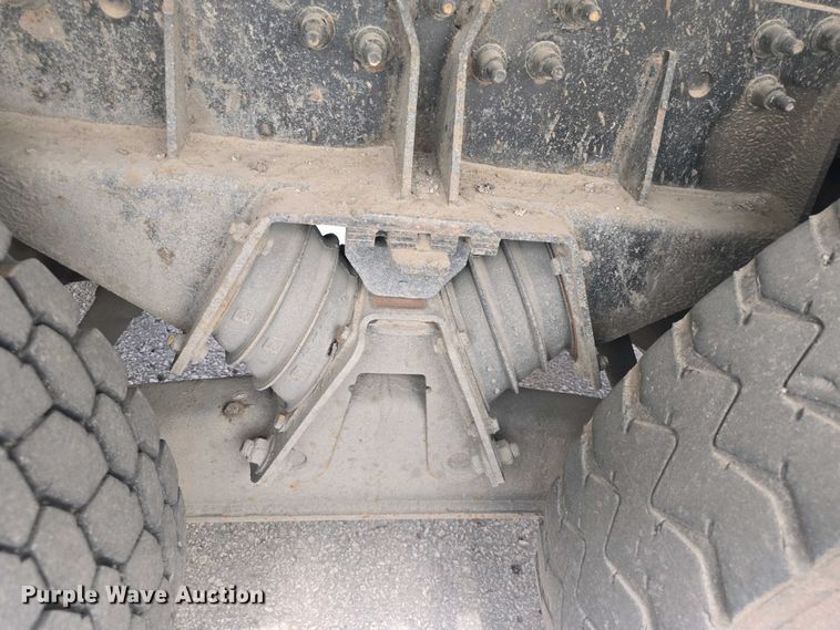 image for item DO7904 2016 Mack LEU633 refuse truck