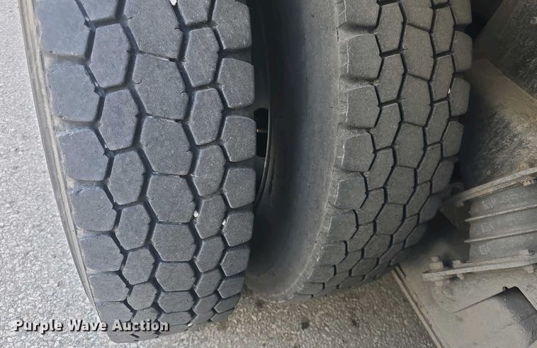 image for item DO7904 2016 Mack LEU633 refuse truck