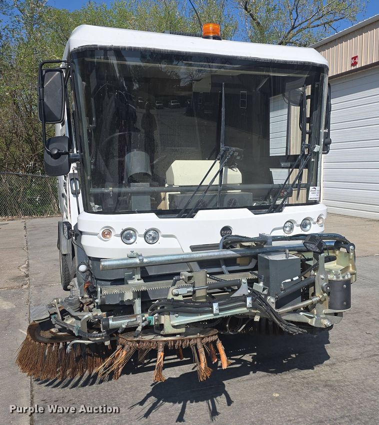 image for item DO7905 2014 Ravo B.V. Ravo 5 Series 540 street sweeper