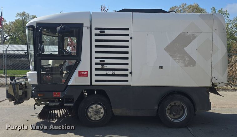 image for item DO7905 2014 Ravo B.V. Ravo 5 Series 540 street sweeper