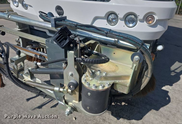 image for item DO7905 2014 Ravo B.V. Ravo 5 Series 540 street sweeper