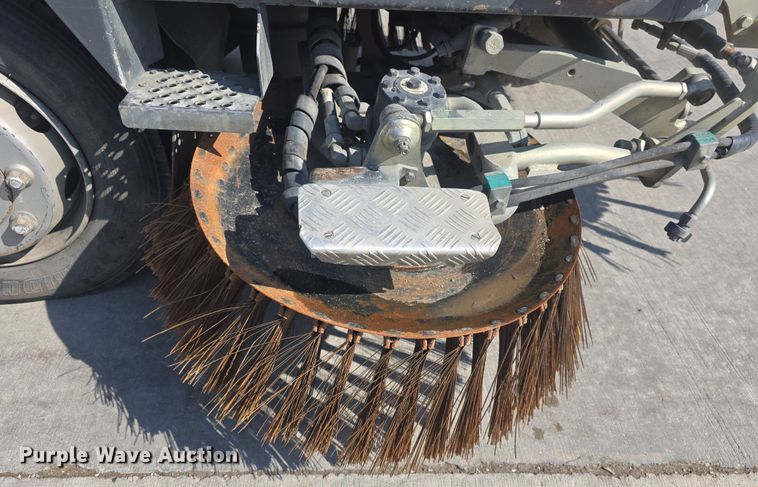 image for item DO7905 2014 Ravo B.V. Ravo 5 Series 540 street sweeper