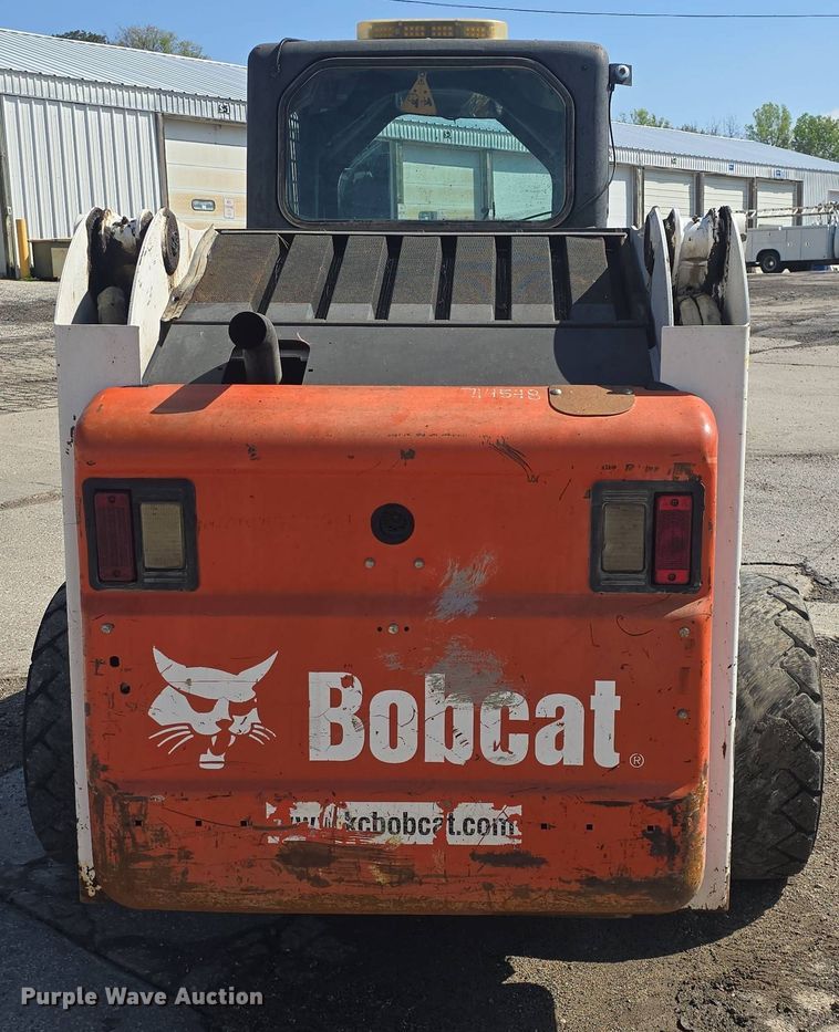 image for item DO7906 2005 Bobcat S220 skid steer loader