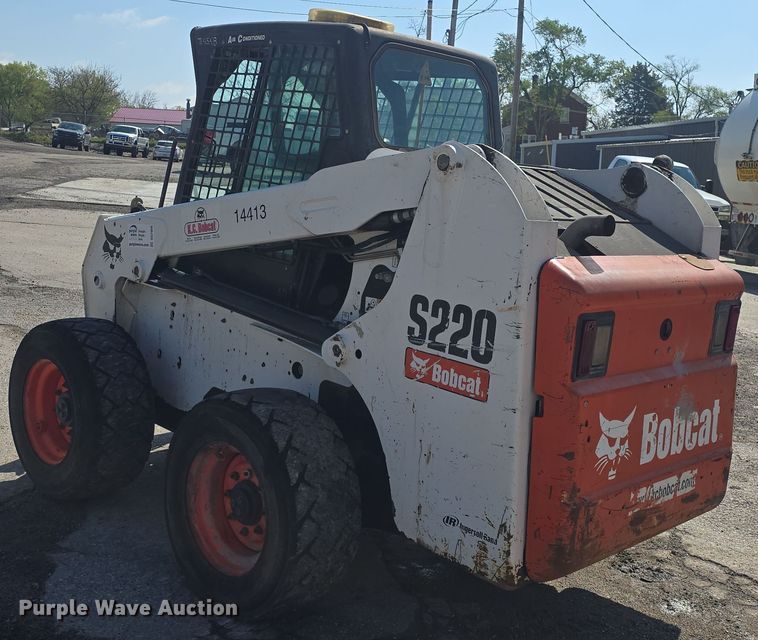 image for item DO7906 2005 Bobcat S220 skid steer loader