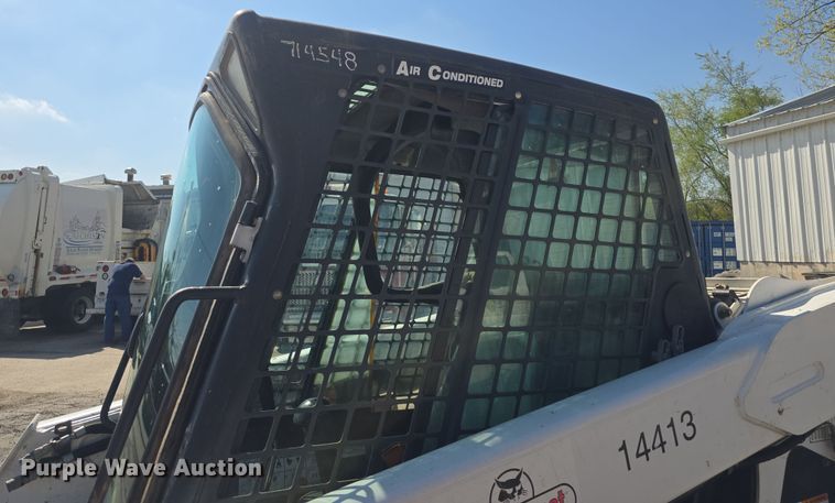 image for item DO7906 2005 Bobcat S220 skid steer loader