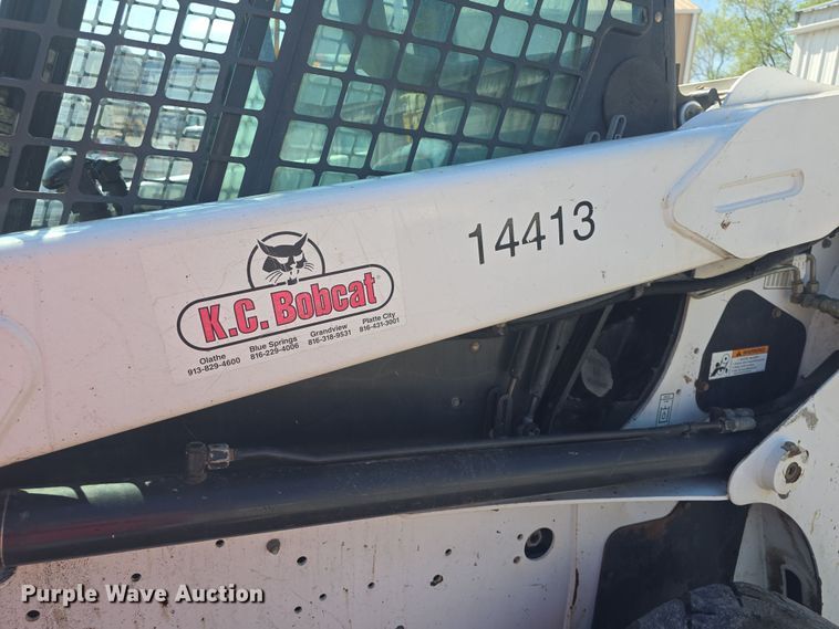 image for item DO7906 2005 Bobcat S220 skid steer loader