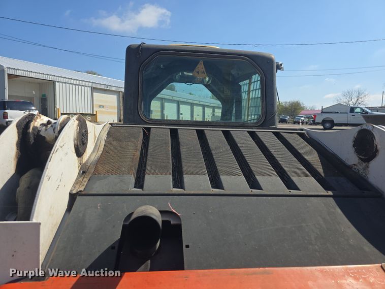 image for item DO7906 2005 Bobcat S220 skid steer loader