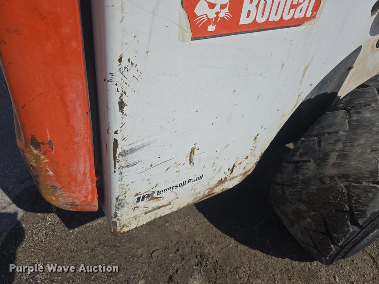 image for item DO7906 2005 Bobcat S220 skid steer loader