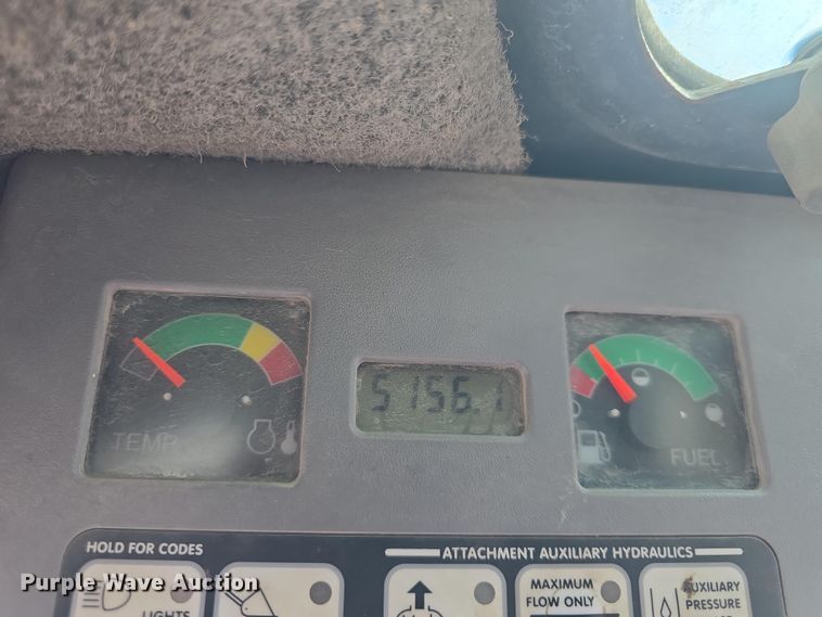 image for item DO7906 2005 Bobcat S220 skid steer loader