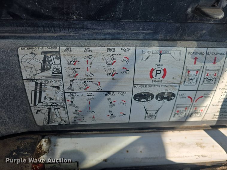 image for item DO7906 2005 Bobcat S220 skid steer loader