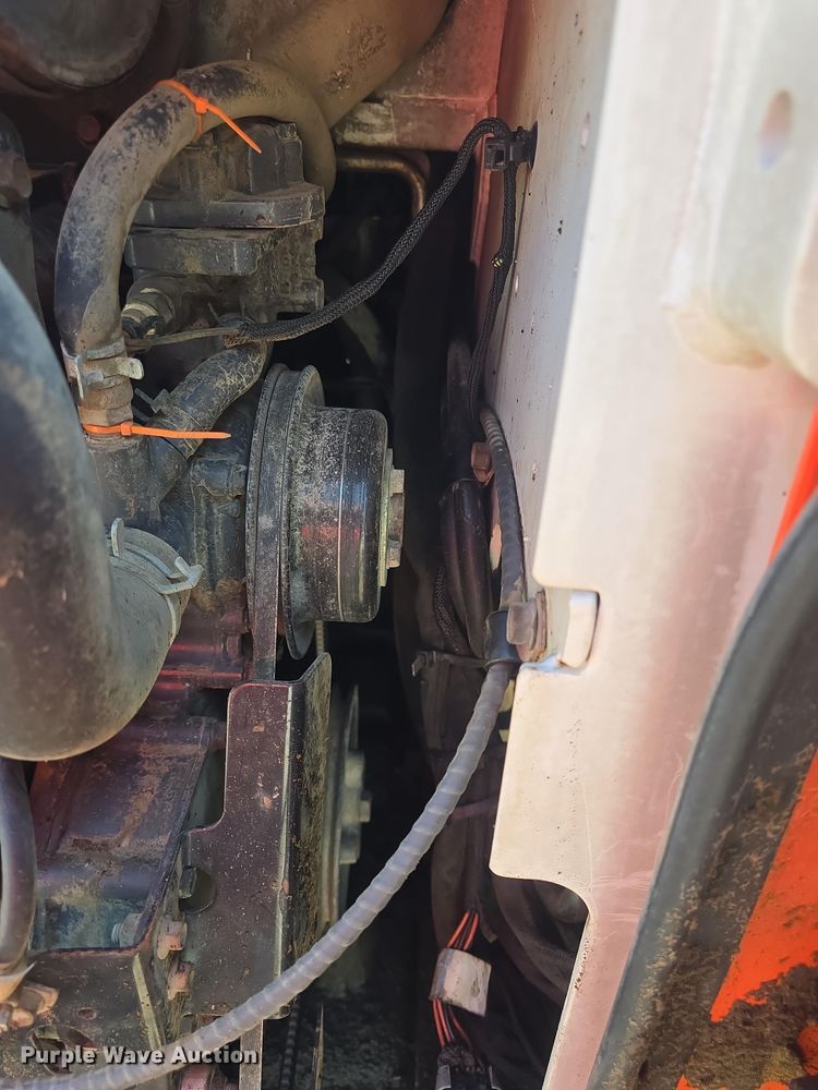 image for item DO7906 2005 Bobcat S220 skid steer loader