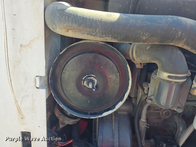 image for item DO7906 2005 Bobcat S220 skid steer loader