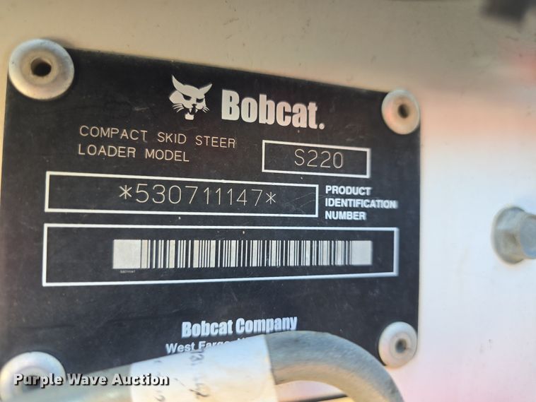 image for item DO7906 2005 Bobcat S220 skid steer loader