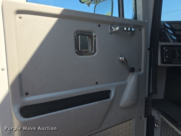 image for item DO7907 1993 HME pumper fire truck