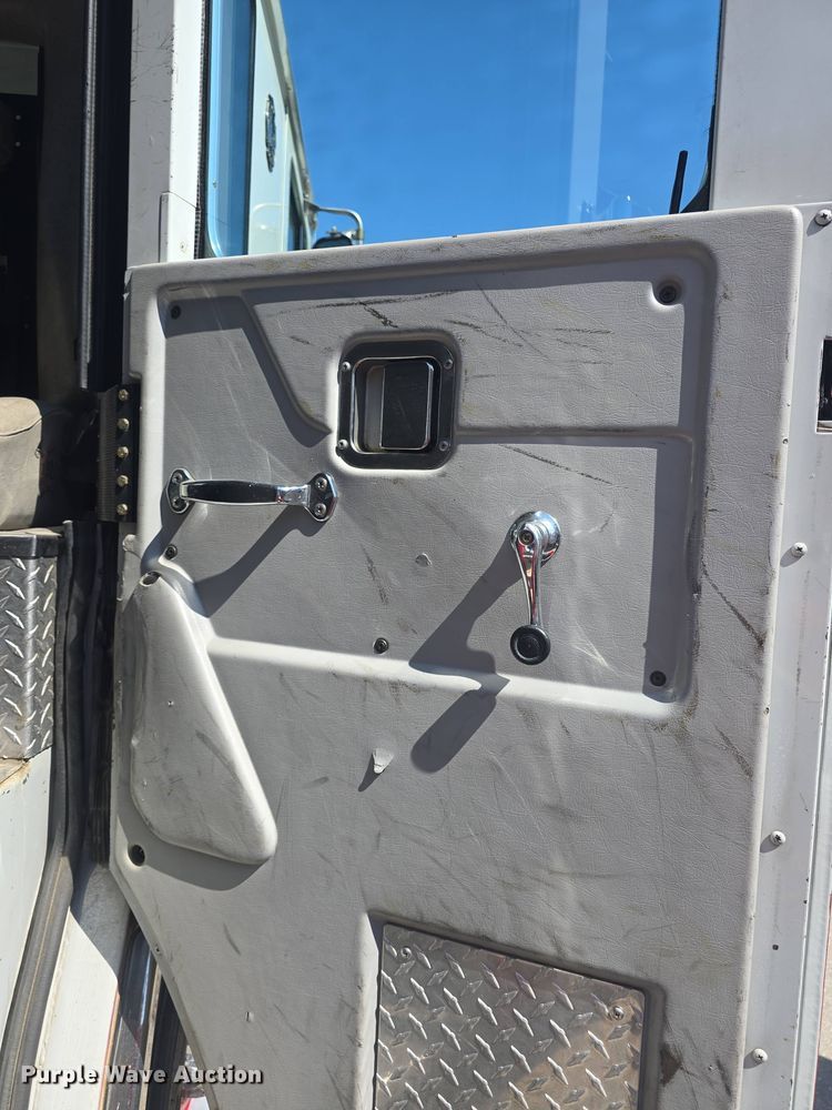 image for item DO7907 1993 HME pumper fire truck