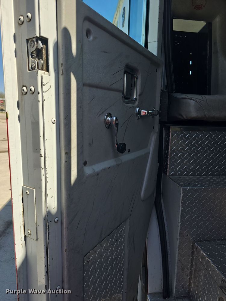 image for item DO7907 1993 HME pumper fire truck